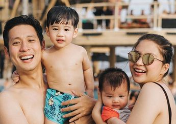 Senang Melihat Dua Anaknya Berkelahi Berebut Mainan, Putri Titian Ungkap Alasan di Baliknya