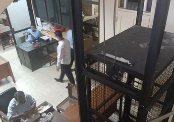 Handak Rapat Paripurna, Ketua DPRD DIY dan Wakilnya Alami Insiden Apes dan Harus Dilarikan ke Rumah Sakit Gegar Lift yang Digunakan Talinya Terputus!