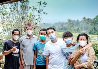 Injakkan Kaki Pertama Kali di Ibukota dan Keliling Jakarta hingga Mampir di Istana Ruben Onsu, Oma dan Opa Betrand Peto Tak Kuasa Bendung Tangisnya Lihat Perubahan Nasib sang Cucu: Saya Terharu...