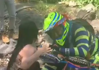 Kasihan hanya bisa Pasrah Keenakan, Viral Video Wanita Berkemben yang tak bisa Bergerak ketika Area Sensitifnya Diraba-raba oleh Pengendara Motor Trail, Netizen: Ga Ngerti sama Orang yang Mau Diginiin