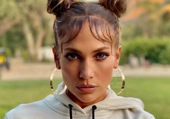 Punya Wajah Glowing, Mulus, dan Awet Muda, Jennifer Lopez Semprot Netizen yang Menuduhnya Pakai Botox