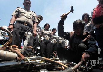 Warga Tasikmalaya Senewen Mendengar Kebisingan Suara Knalpot, Polisi Ambil Tindakan Tegas dengan Menyita 345 Knalpot dan Tilang Pengendara Serta Menyita Motor!