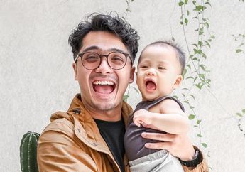 Tetap Enjoy Meski Miliki Banyak Anak, Potret Gemas Ricky Harun Rebahan Bersama Keempat Buah Hatinya Ini Langsung Diserbu Netizen: Gimana Rasanya Pak?