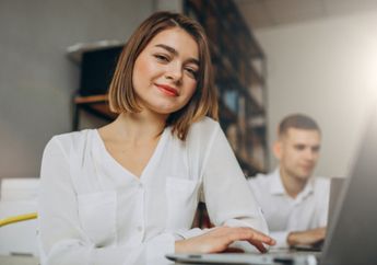 Karyawan Mau Investasi Emas Online? Simak Hal Ini Terlebih Dahulu