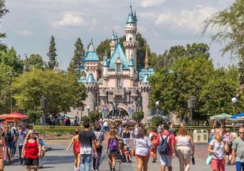 Efek Pandemi Corona, Disneyland Bakal Copot 28.000 Pegawainya!