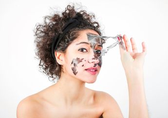 3 Rekomendasi Masker Peel Off Charcoal Tube yang Ampuh Menghilangkan Komedo di Wajah!
