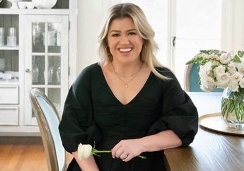 Di Tengah Perceraian dengan Suami, Kelly Clarkson Dituntut oleh Perusahaan Manajeman Ayah Mertuanya
