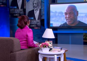 Susi Pudjiastuti Promosikan Hasil Pangan Tanah Air pada Mike Tyson : Anda Harus Datang ke Indonesia, Ikan dan Buah di Sini Segar!