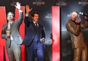 Tanpa Rasa Takut, Tom Cruise Nongkrong di Atap Kereta Api yang Melaju Cepat Sambil Menikmati Pemandangan, Gayanya Santai Abis!