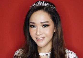 Ganti Gaya Rambut Jadi Keriting Sambil Tumpangi Mobil Super Mewah, Maia Estianty Langsung Dapat Julukan Madam Eropa hingga Nyonya Sultan, Netizen: Sampai Pangling, Keren Banget!