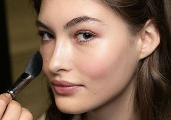 Anti Menor, Tengok Langkah Penting Menggunakan Blush On Menurut Pakar!