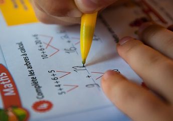 Terlalu Emosi Ajari Matematika ke Anaknya yang Tak Kunjung Paham Juga, Seorang Ibu Nyaris Tewas Gegara Serangan Jantung