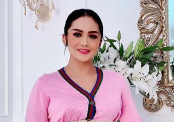 Niat Hati Pamer Wajah Jadulnya Saat Jadi Model Cover Majalah Ternama, Krisdayanti Justru Bikin Netizen Salfok: Kurus Banget!