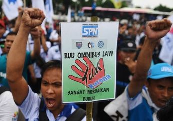 Demo Tolak UU Cipta Kerja Merebak, Seorang 'Anak Sultan' Mendadak Gemparkan Publik karena Unjuk Rasa Gunakan Outfit Senilai Rp 22 Juta: Jangan-jangan Anak DPR!