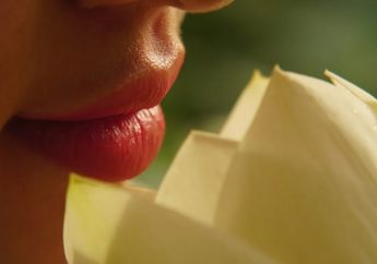 Pernah Alami Kedutan di Bibir Atas, Begini Mitosnya Menurut Primbon...