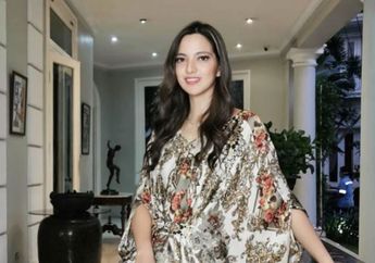 Duduk Lemas Sembari Menopang Kepala di Ruangan Gelap, Nia Ramadhani dengan Tatapan Kosong Bikin Netizen Panik: Kenapa Teh Nia?