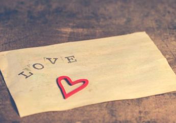 Dibuat Terbengong-bengong dengan Kecantikan Pengemudi Wanita, Polisi Ini Nekat Nyatakan Cinta Lewat Surat Tilang