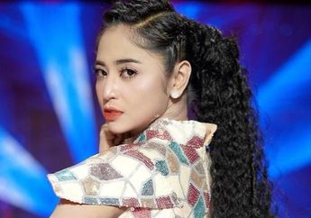 Tunjukan Sikap Profesionalnya saat Rela Menyelam 20 Meter Tanpa Bantuan Alat Pernafasan, Dewi Perssik: Bismillah