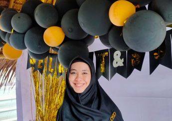 Raih Gelar Doktor, Oki Setiana Dewi dapat Surprise dari Suami Keluarga dan Para Santri Pesantrennya