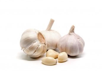 Begini Cara Gunakan Bawang Putih Keluarkan Duri Dari Kulit, Mau Coba?