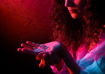 Ramalan 6 Zodiak yang Diprediksi di Tahun 2021, Aquarius: Seseorang Akan Datang untuk Memberikan Pelajaran