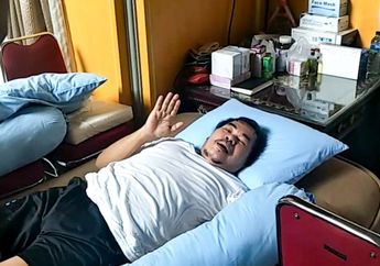 Lama Tak Terlihat di Layar Kaca, Aktor Kawakan Ini Derita Stroke hingga Terpaksa Gunakan Kursi Roda, Ini 5 Jenis Makanan yang Bisa Jadi Penyebabnya