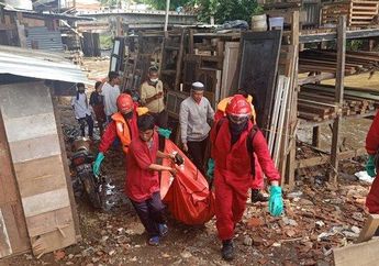 Tanpa Identitas, Seorang Pria Ditemukan Tewas dalam Tumpukan Sampah Kejutkan Petugas UPK Badan Air Kali  Ciliwung