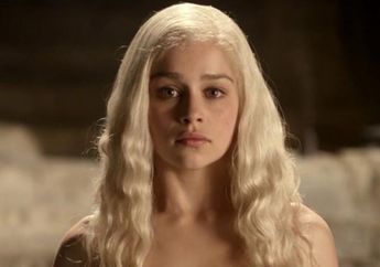 Profil Emilia Clarke, Aktris Asal Inggris yang Melejit Usai Perankan Daenerys Targaryen di Game of Thrones