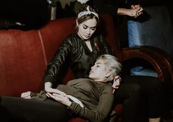 Alami Kejadian Ngeri dan Menegangkan Saat Nekat Ikut Penelusuran Makhluk Ghaib Tengah Malam Bareng Sara Wijayanto, Nikita Mirzani Kesurupan Sampai Harus Diiming-imingi Kopi Hitam: Ngapain Pada Disini!