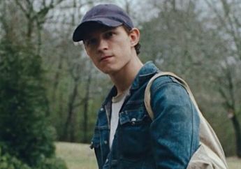 Biasa jadi Tukang Spoiler, Tom Holland Pamerkan Kostum Spider-Man untuk Serial Ketiga Film Far From Home Sambil Ingatkan Penggemar: Pakai Masker, Aku Pakai Dua