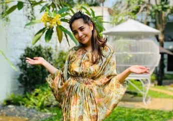 Nagita Slavina Cuek Hanya Pakai Sandal Jepit saat Jelajahi Sumba, Netizen Malah Dibikin Salah Fokus dengan Penampilan Kakinya yang Mulus: Bening Banget