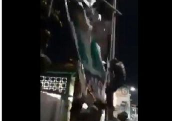 Viral Pria Berbaju Loreng Copot Paksa Baliho Habib Rizieq, Begini Reaksi TNI