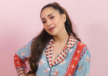 Peluk Tangga Besi Sambil Tenteng Tas Mini Rp 38 Juta, Nagita Slavina Banjir Komentar Netizen: Yang Masih Suka Beli 'Tas Import Murah' Menangis Melihat Ini!