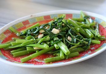 Chef Senior Bongkar Cara Masak Tumis Kangkung Seenak Buatan Restoran, Triknya Campurkan Garam Pada Minyak!