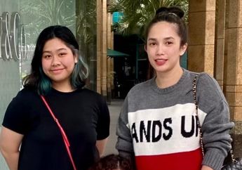 Miliki 2 Anak Perawan yang Sudah Mulai Mengenal Cinta, Ussy Sulistyawati Tegas Tak Pengin Anaknya Pacaran hingga Gercep Keluarkan Jurus Over Protektifnya: Kasih Nomor Telepon Mama Aja!