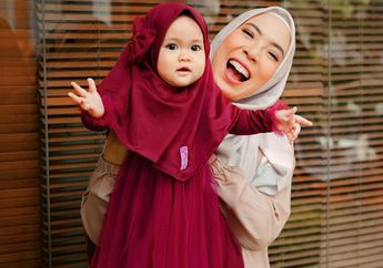 Hanya Bermodalkan Gadget, Fitri Tropica Berhasil Ajarkan Kebiasaan Sikat Gigi dan Cuci Tangan pada Sang Anak yang Baru Berusia Satu Tahun, Bagaimana Caranya?