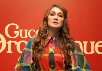 Pakai Rok Super Mini Saat Pemotretan, Penampilan Seksi Luna Maya Ini Sukses Bikin Netizen Heboh Usai Lihat Harganya: Astaga Sepotong Doang, Bikin Meriang