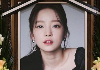 Peringati Satu Tahun Meninggalnya Goo Hara, Penggemar Pasang Iklan Memorial di Stasiun Subway Gangnam : Kami Mencintaimu