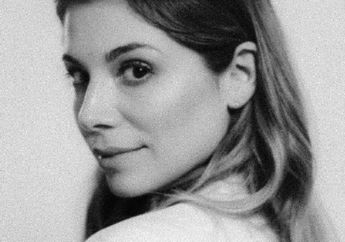 Christina Perri Kehilangan Putrinya Setelah 2 Minggu Berjuang Keras untuk Bertahan Hidup