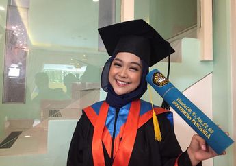 Tujuh Tahun Kuliah, Ria Ricis Akhirnya Menyandang Gelar Sarjana
