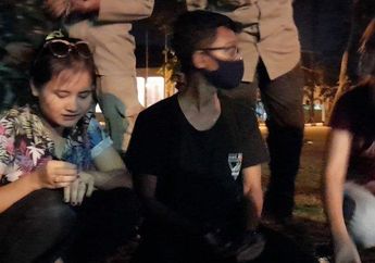 Pembatasan Sosial Masih Disiagakan, Tiga Pasang Remaja Malah Nongkrong Sambil Menenggak Miras: di Rumah Nggak Ada Kegiatan
