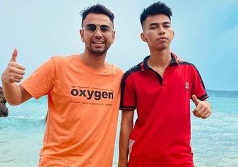 Bicara Perihal Masa Depan Dimas Ramadhan, Raffi Ahmad Tak Segan Duduk Lesehan di Lantai Kamar Sembari Menikmati Nasi Bungkus