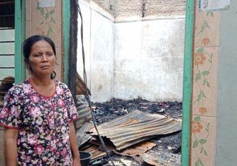 Mengais Sisa Hartanya yang Hangus Terbakar, Nurbaiti Nelangsa saat Rumah Hasil Kerja Kerasnya Selama 30 Tahun Tinggal Abu : Padahal Kami Baru Saja Bisa Membelinya