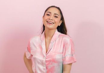 Tetap Terlihat Meski Tersembunyi, Tanktop Rp 200 Ribu Nagita Slavina Bikin Netizen Terheran-heran, Warganet : Kaus Dalaman Seharga Gamis Aku 