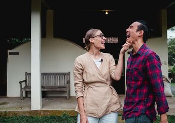 Tampil Kompak, Busana Tradisional Daniel Mananta dan Istri dalam Festival Film Indonesia Tuai Pujian