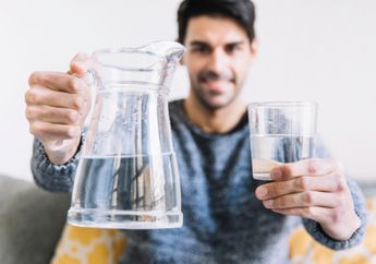 Inilah 6 Alasan Mengapa Anda Diwajibkan untuk Minum Air Hangat Saat Perut Kosong!