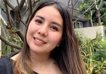 Kenakan Dress Merah Seksi Saat Lakukan Photoshoot, Intip Penampilan Baru Tya Ariestya Setelah Menurunkan Berat Badan Hingga 25 Kg!