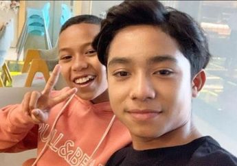 Peluk Erat Tubuh Kevin saat Hendak Kembali ke NTT, Betrand Peto Janjikan Satu Hal Pada sang Adik yang Bakal Kembali Berjarak Dengannya