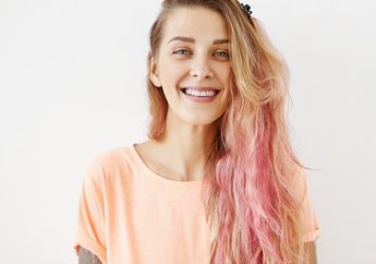 Rambut Rusak Setelah Diwarnai? Yuk Simak Resep DIY Masker Rambut dengan 3 Bahan Alami!