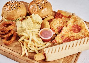 Kalap Makan Junk Food Salah Satu Tanda Tubuh Kelelahan Loh!